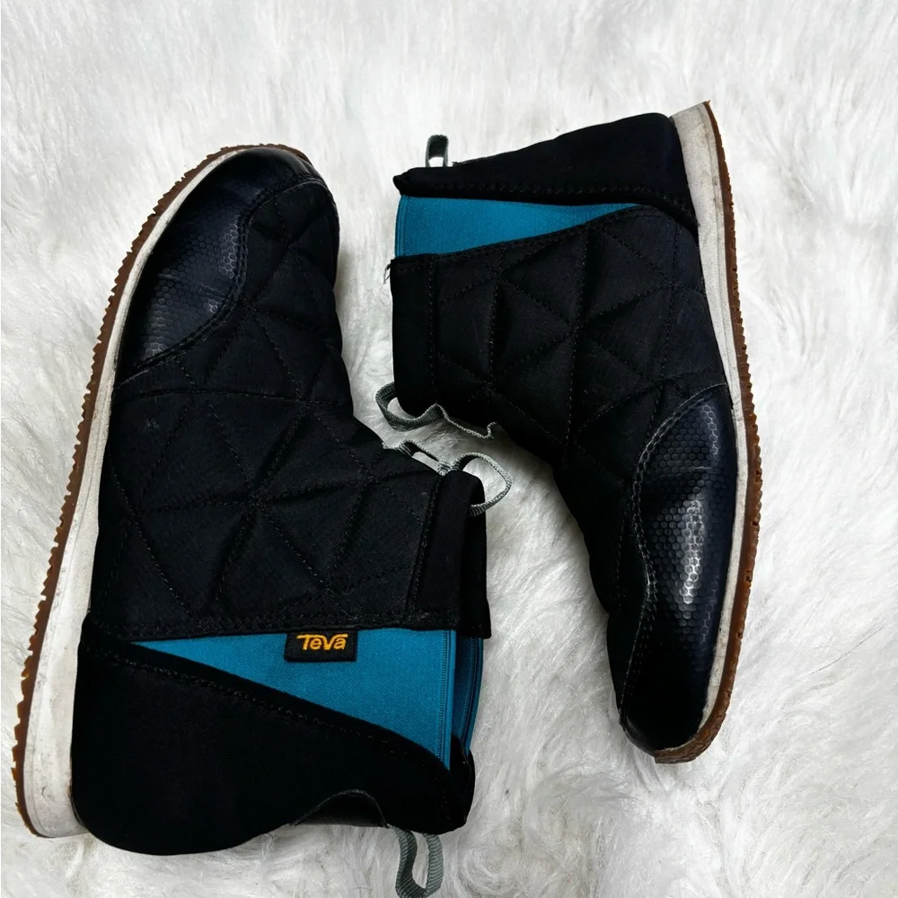 Teva Quilted Puffer Boots size women’s 5